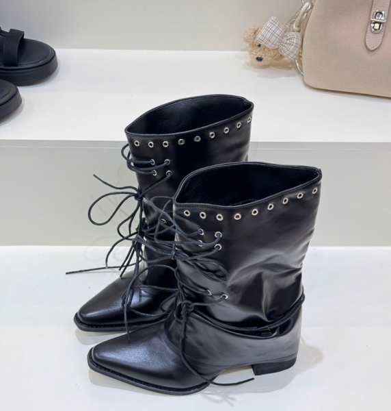 KQ35-Boot cổ vừa mũi nhọn Celia