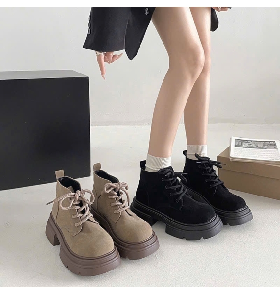 CC22-Boot cổ lửng da lộn 2024